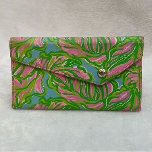 Lilly Pulitzer Vibrant Pink and Green Leaf Print Sunglass Case